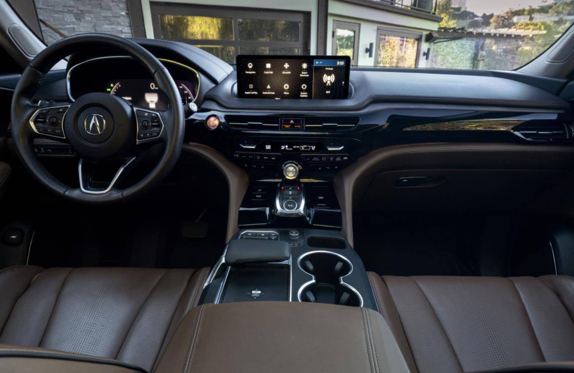 2021款讴歌mdx的乘坐空间也是相当宽敞的,但是关于这款车具体的长宽高