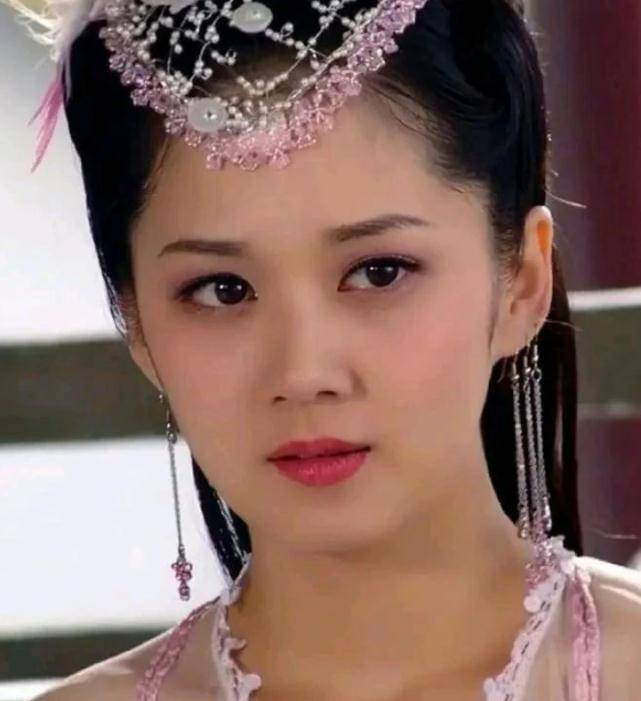 张娜拉婚礼现场曝光,白色主题唯美浪漫,李秀英祝歌朴京林主持_宾客_韩