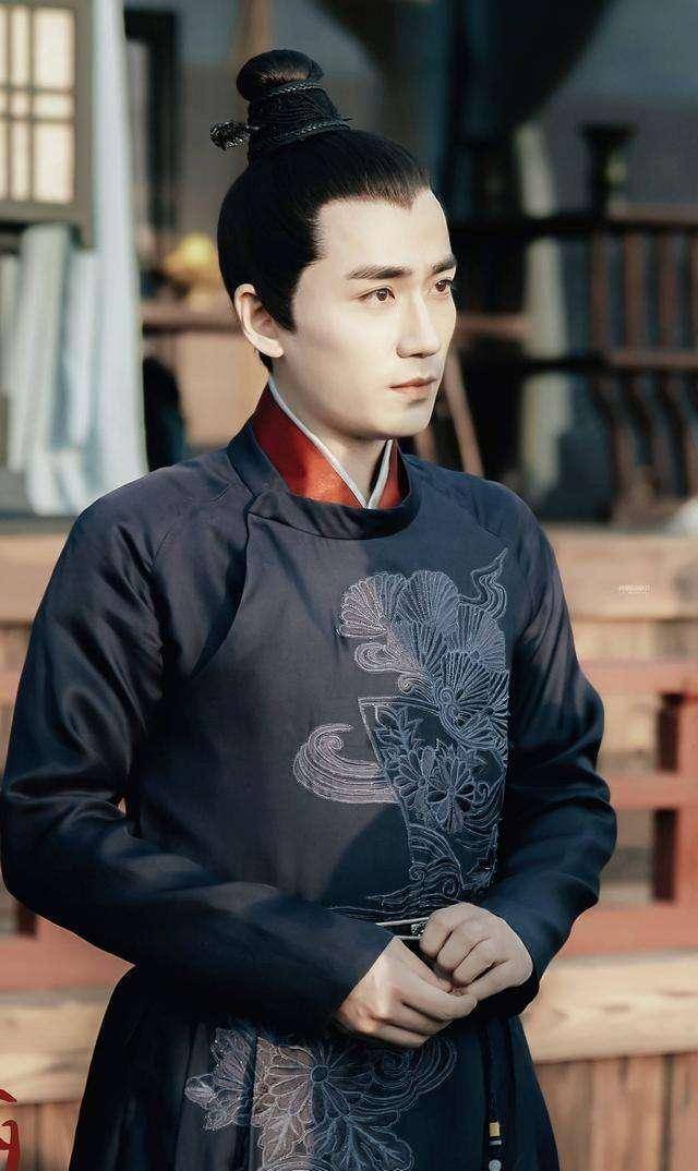 娱乐圈中新晋古装男神,邓伦朱一龙任嘉伦上榜,第一帅到想舔屏_造型