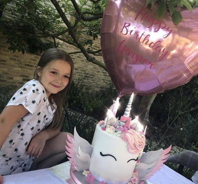 周杰伦做彩虹蛋糕,贝克汉姆送"宝马"_女儿_小七_粉色