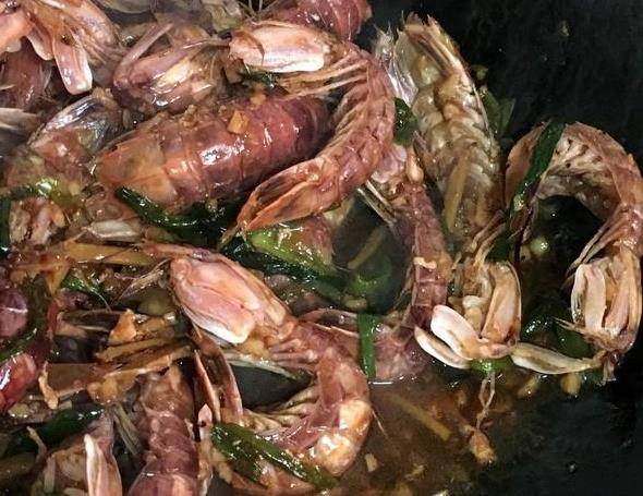 濑尿虾最经典的做法_小葱_生姜_食材