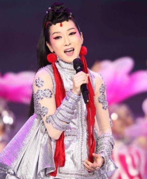 有种"难得一见"叫萨顶顶卸妆,神婆变少女,网友:早这样早火了_名字