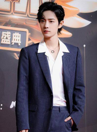 有种"卑微"叫肖战复出,演男2号穿二手戏服,角色还被刻意丑化_造型