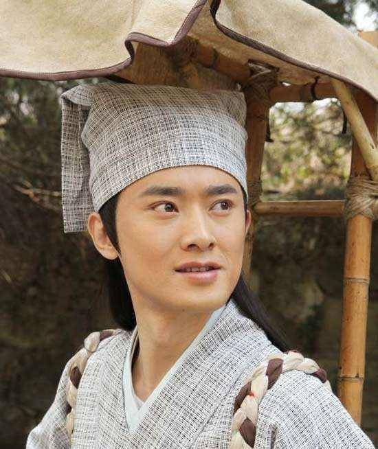 古装"男神"任泉内室近照,睡眼惺忪与女粉丝合影_网友_zi_照片