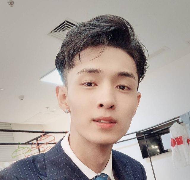 十六万什么也干不了的秦霄贤,也有为钱烦恼的时候_演出_舞台_家境