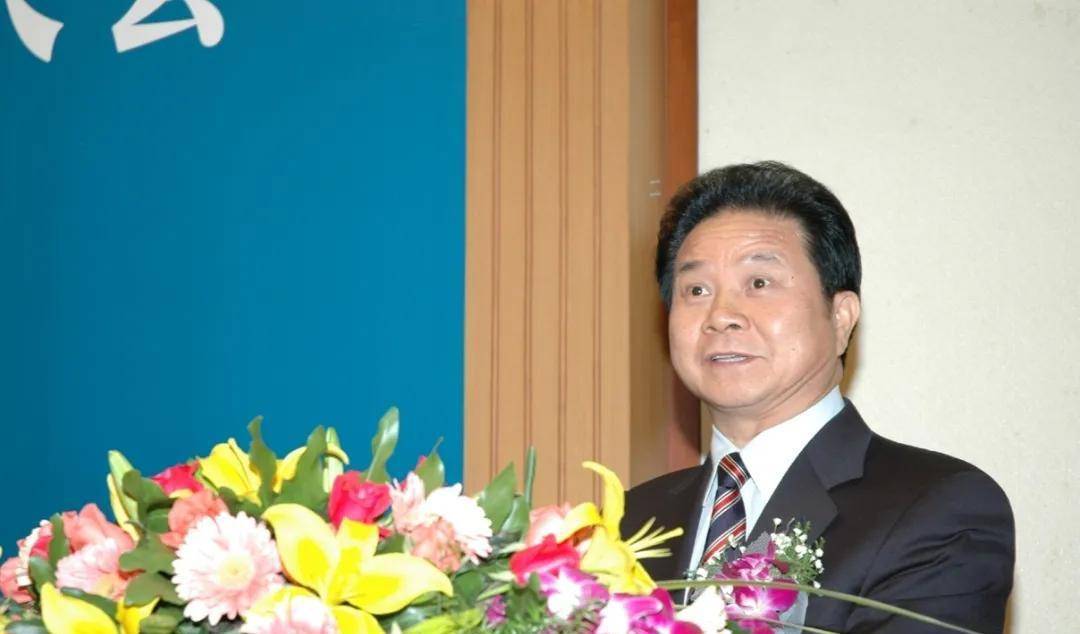 第二任市委书记汤炳权,他出生在中山,工作也在这里,中间没有变动过.