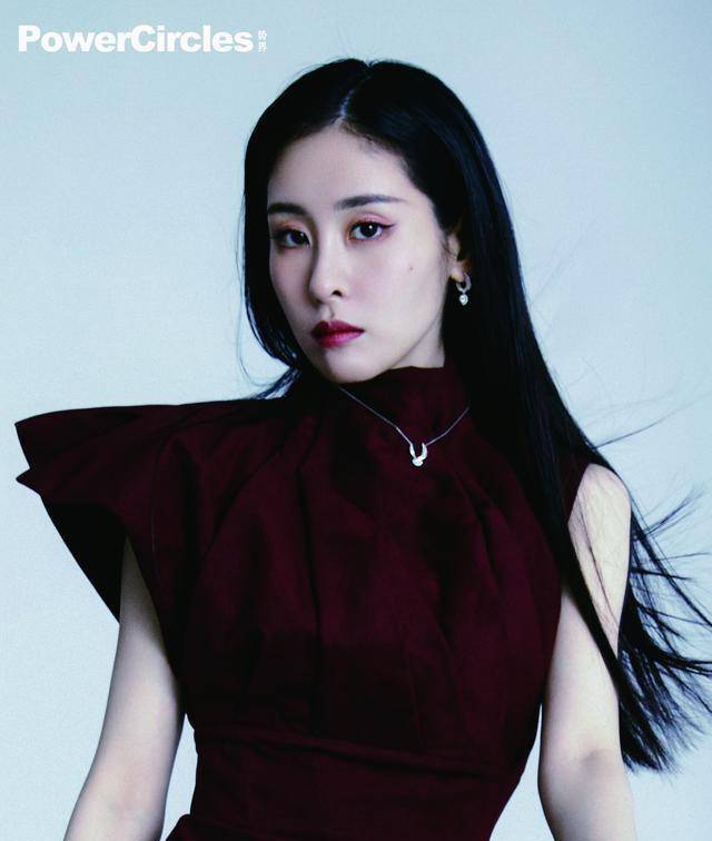 张碧晨拍摄《势界》时尚大片,钻石世家美钻闪耀加持_音乐_道路_聚光灯