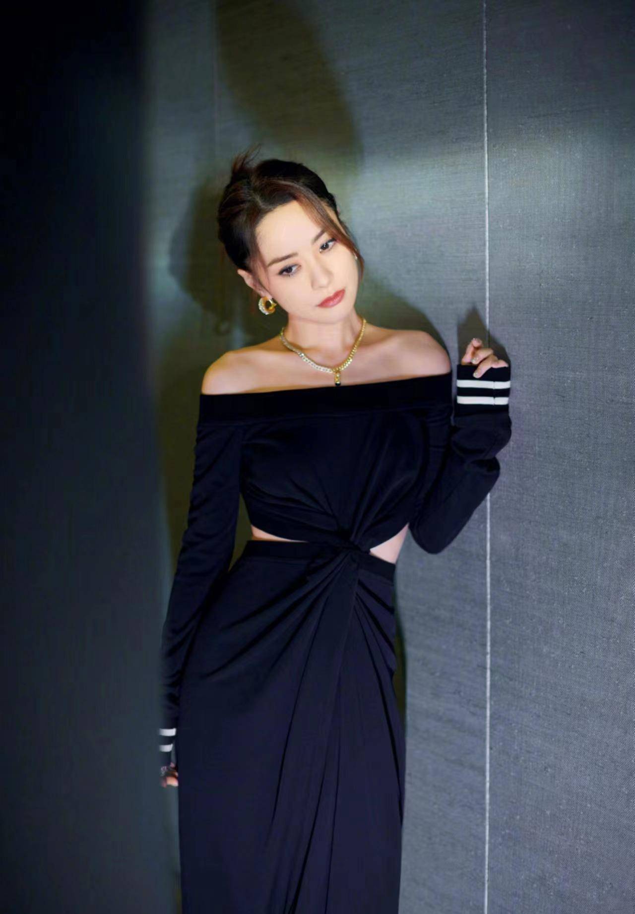 漂亮后的阿娇非常符合大众骨感审美.