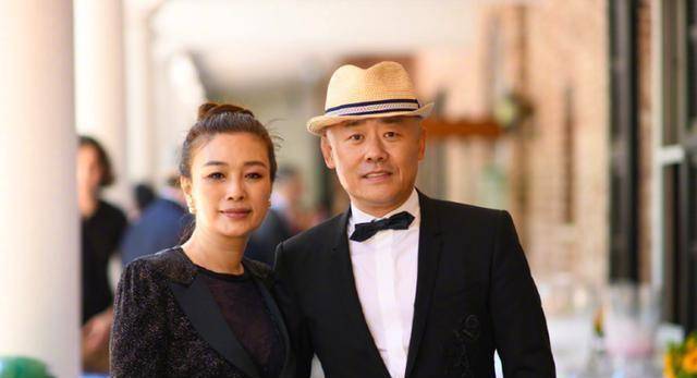 黄毅清造谣被拘,因骨折需治疗停止执行_周立波_警方_网络