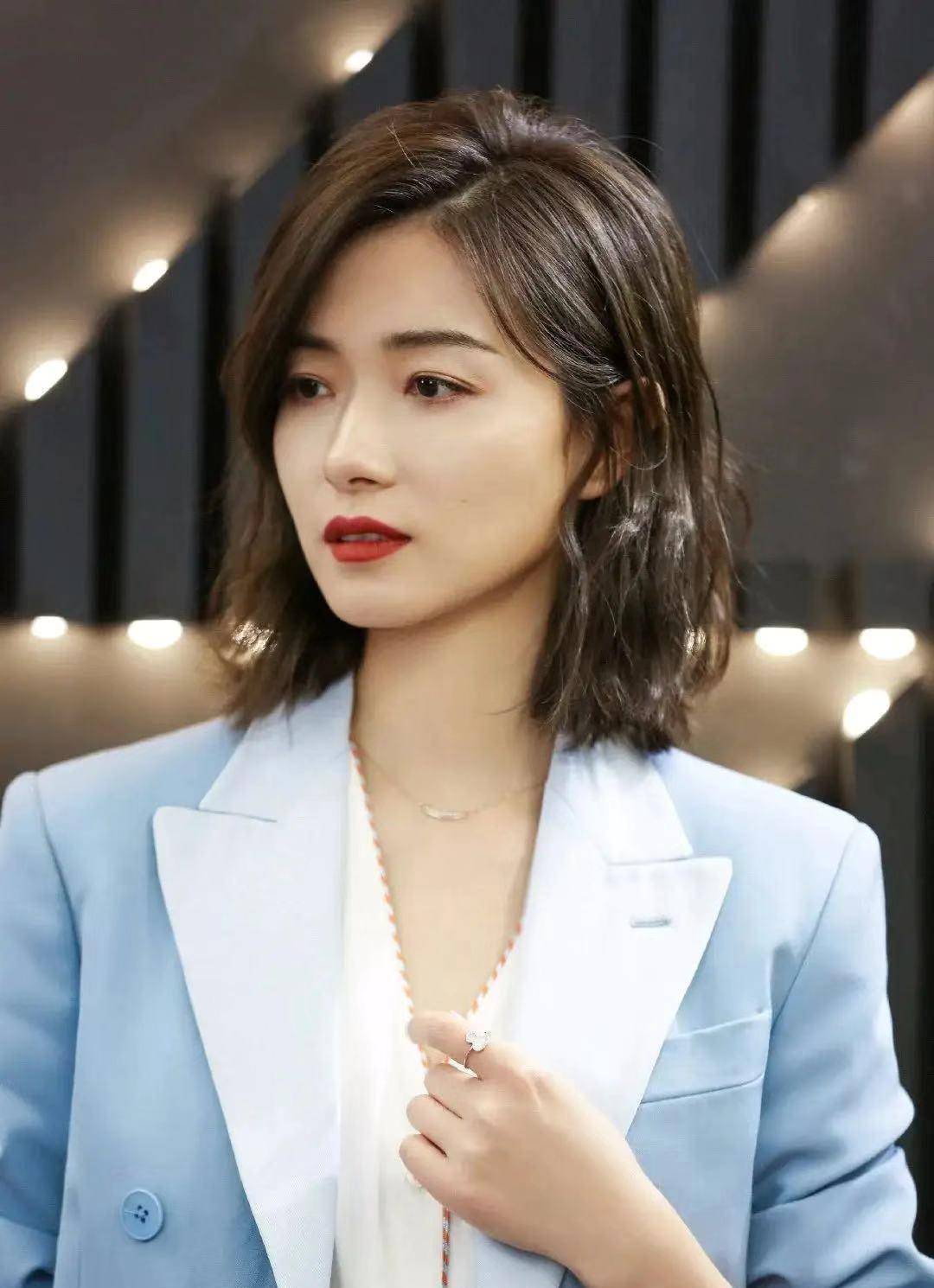 "戏红人不红"的万茜,"野心十足"的蓝盈莹,30 的姐姐们_张雨绮_舞台