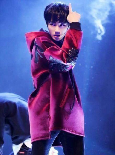 再度参加选秀蔡徐坤刘也都火了,他如法炮制被李宇春淘汰!