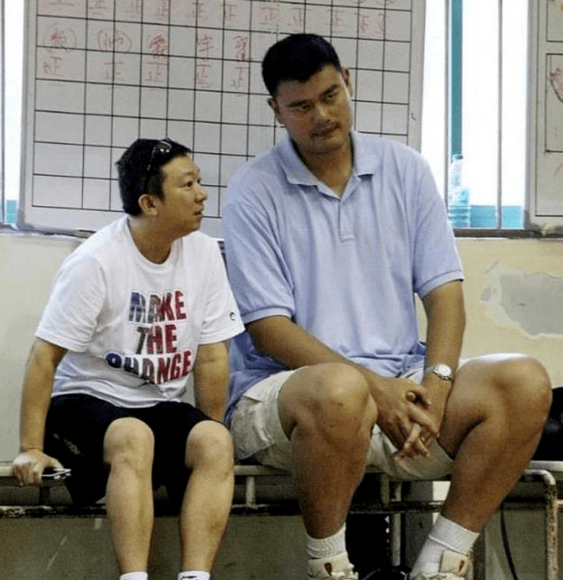 看了姚明的腿 字母哥的跟腱 才相信我们打不了nba_杜兰特_普通人_强森