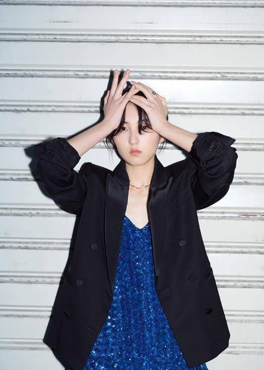 即便去参加活动,张子枫也通常以清新简洁的打扮为主,看张子枫穿一条