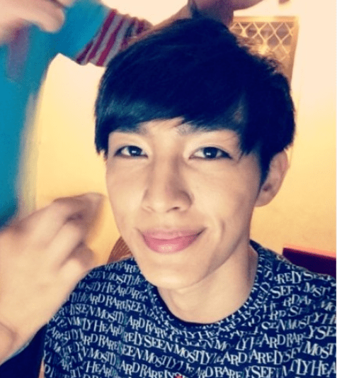 吴亦凡祸害天使女孩,炎亚纶则长年祸害天使弟弟,以他日常流露的讯息
