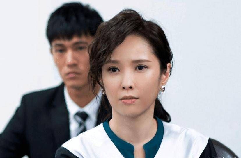 天心刘品言罕同框,长相相似气质却大不同,一个时尚一个少女味足_合作