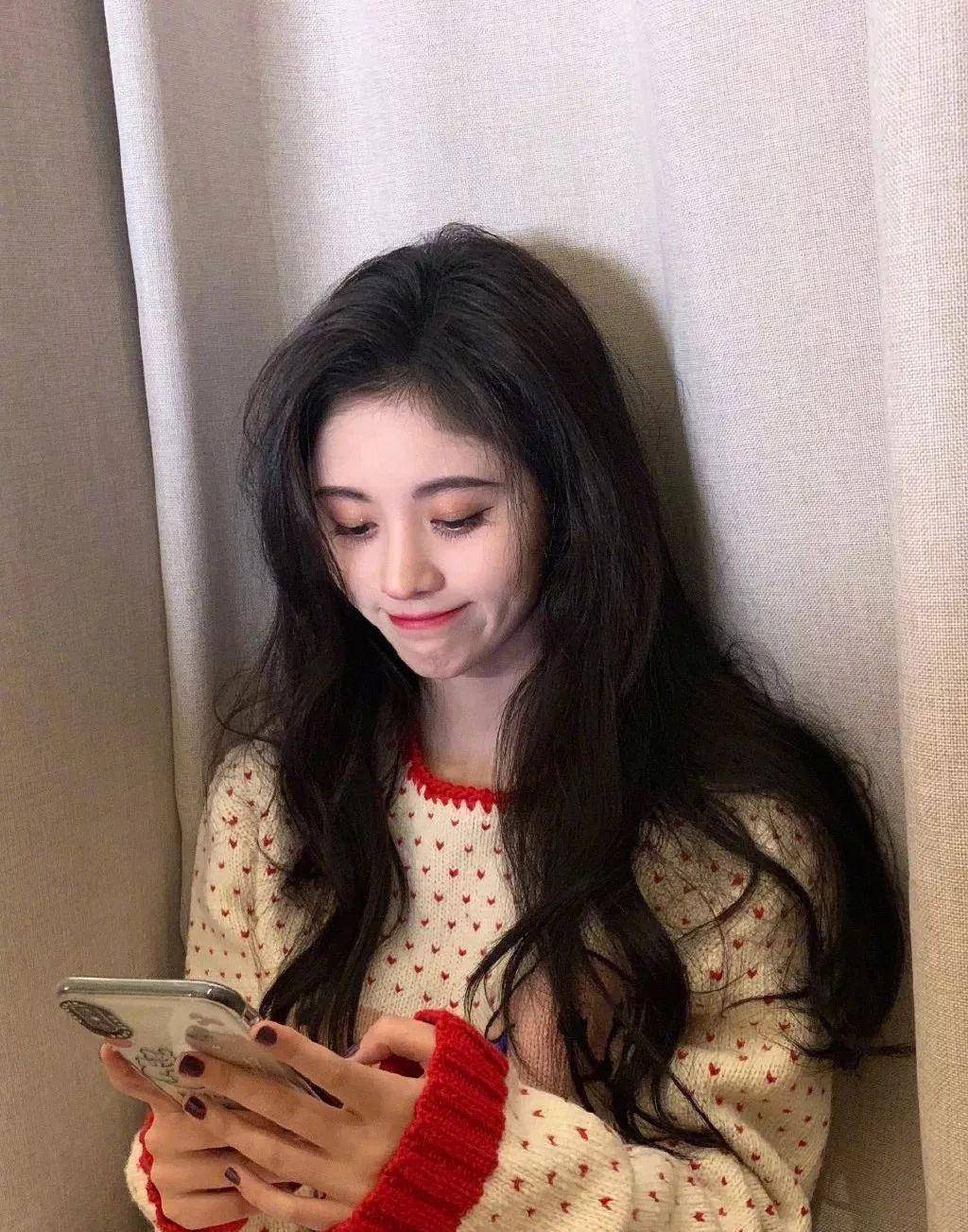 张子枫的艺考成绩出来后,怕是再也没有小花敢说自己学霸了_毛衣_卫衣