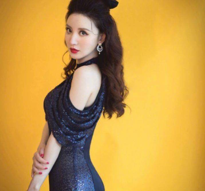 要说腰细的女明星,那也算是数不胜数,她们会晒自己的健身照,还有女