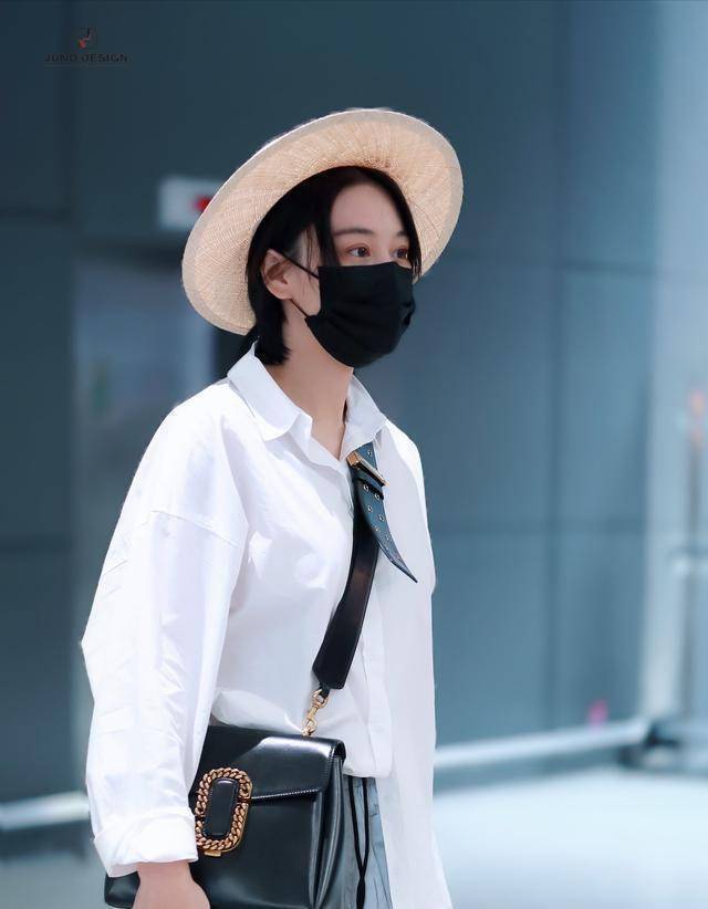 张馨予白衬衫造型来袭,短发肆意又张扬,简直a爆了!_整体_感觉_西装裤