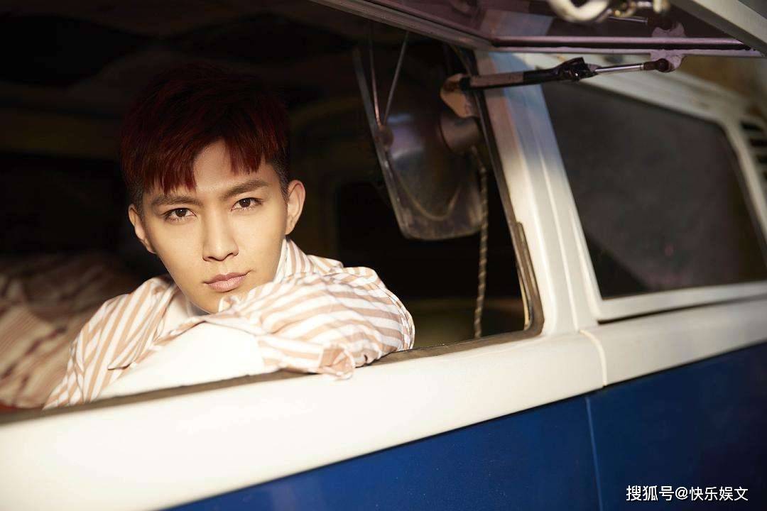 如今时隔15年,又有炎亚纶修手机不慎泄露照片和视频,实在是太过巧合了