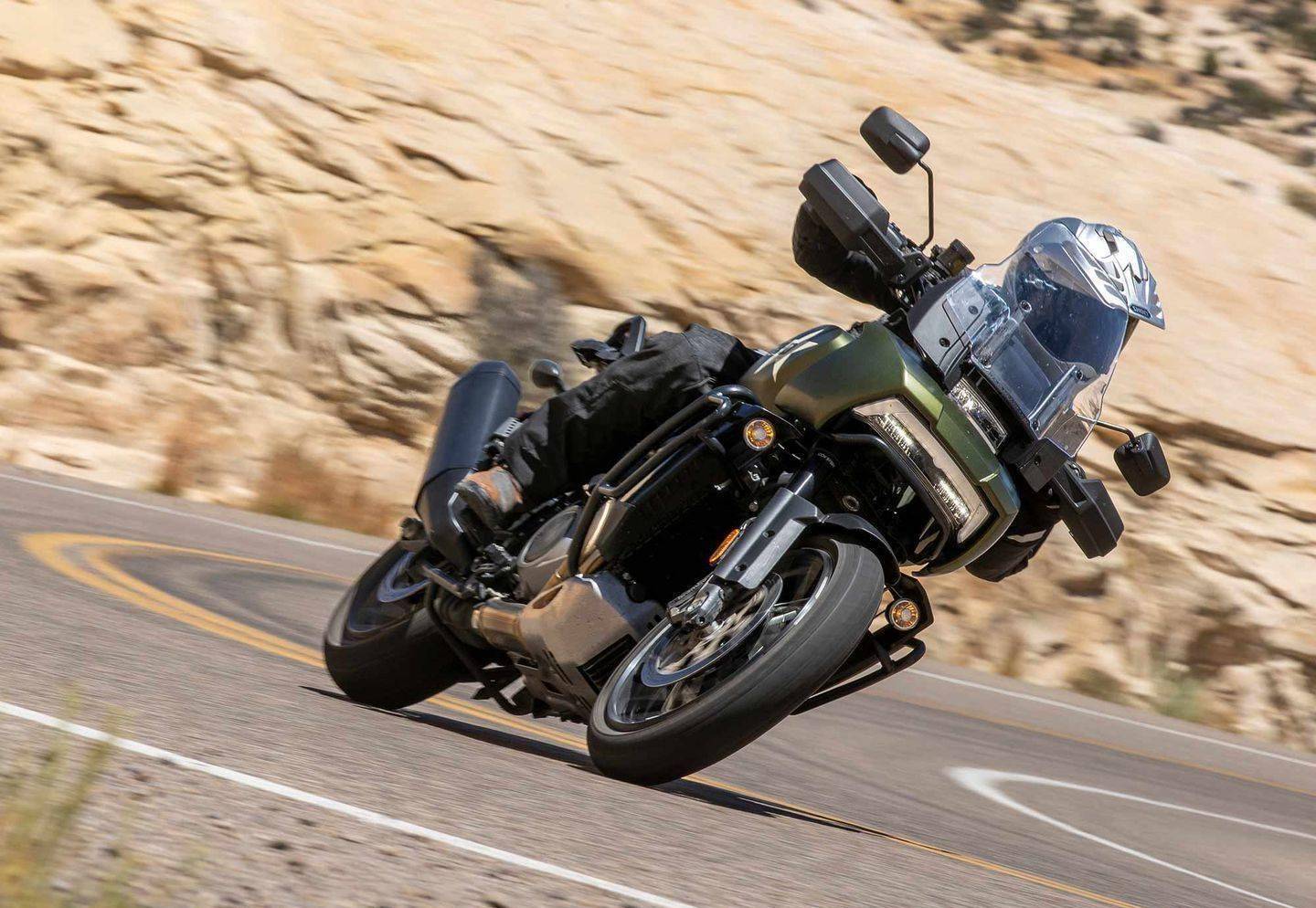 探险人生,哈雷23款pan america冒险车,肌肉造型展现冒险之魅力