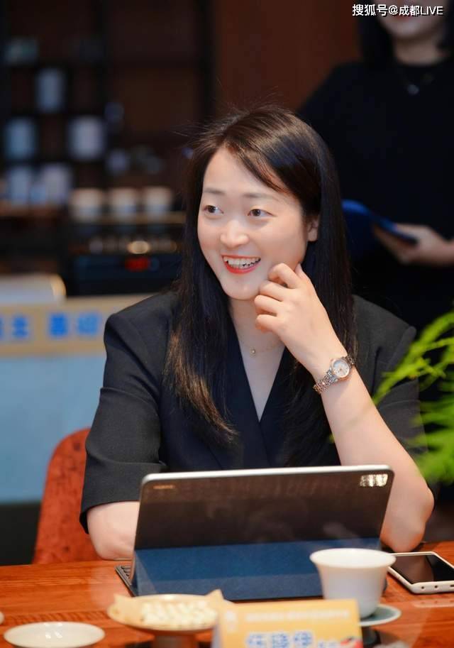 柴门餐饮成功召开“当好东道主，喜迎大运会”研讨会_成都_美食_女士