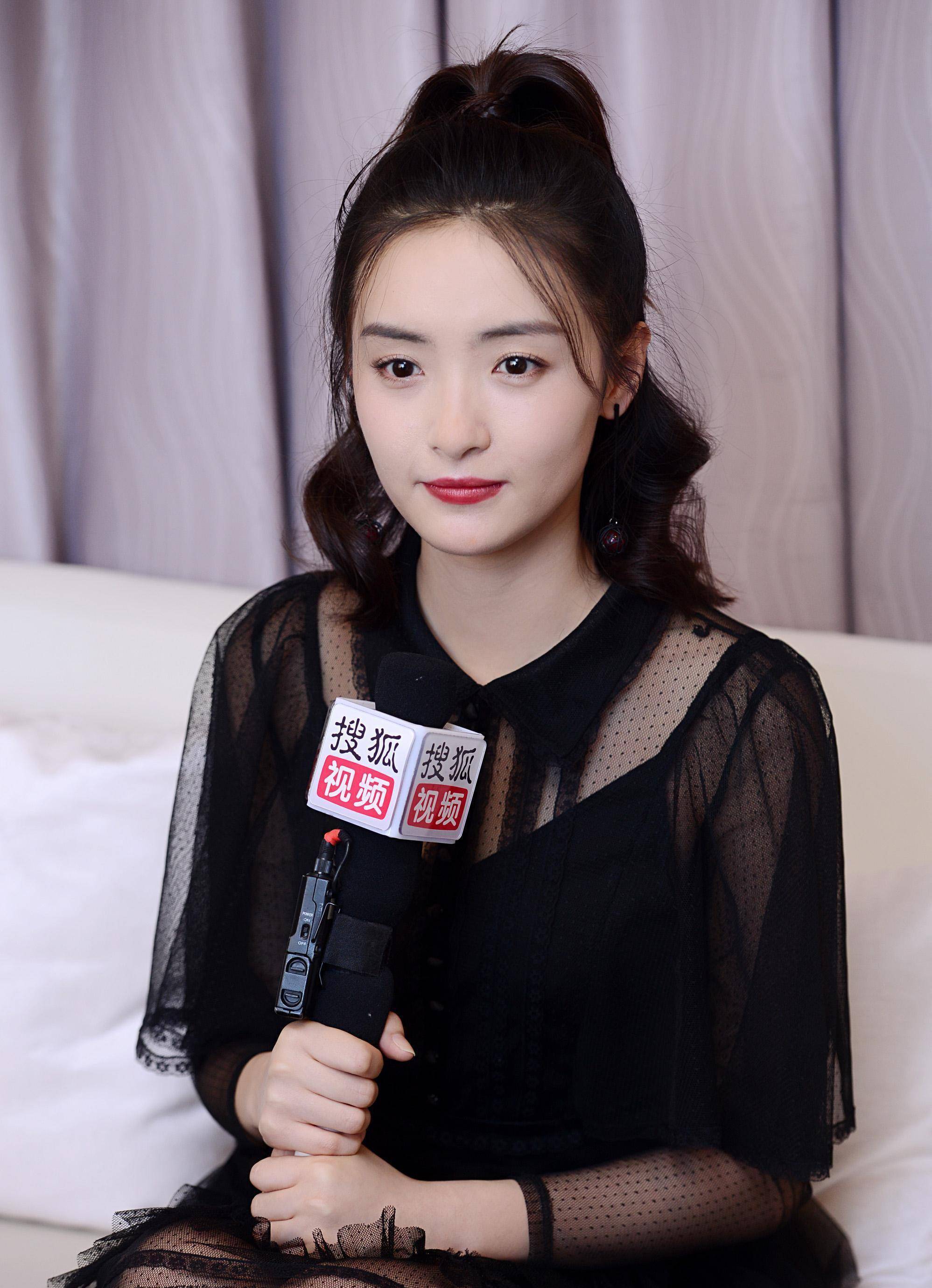 专访《非黑即白》孙嘉琪:一人分饰两角很精分 还想尝试职业女性角色