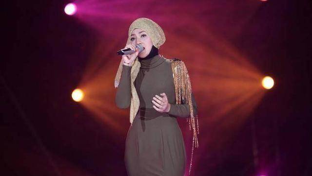 《歌手》茜拉公布婚讯,晒婚照满屏幸福,网友:娶到宝了_haris_工作