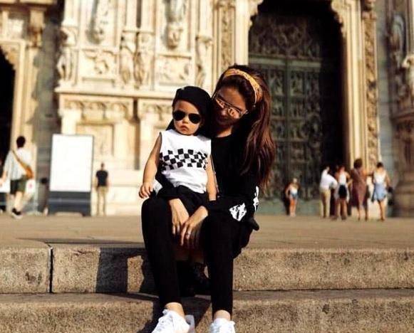 周杰伦儿子正面照像极了昆凌,儿子与女儿的脸型就是两种风格_小周