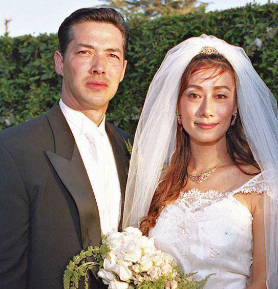 钟楚红,退休后的她,恬淡如白玫瑰_朱家鼎_香港_丈夫