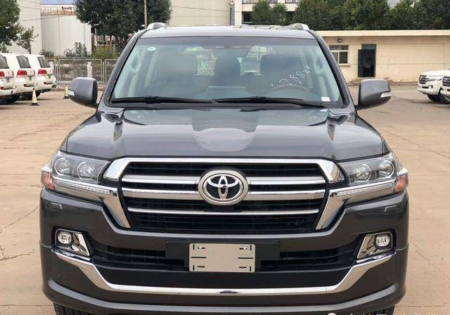 2020款"丰田陆巡"4000gt到港,4.0v6 电尾门,霸气十足!