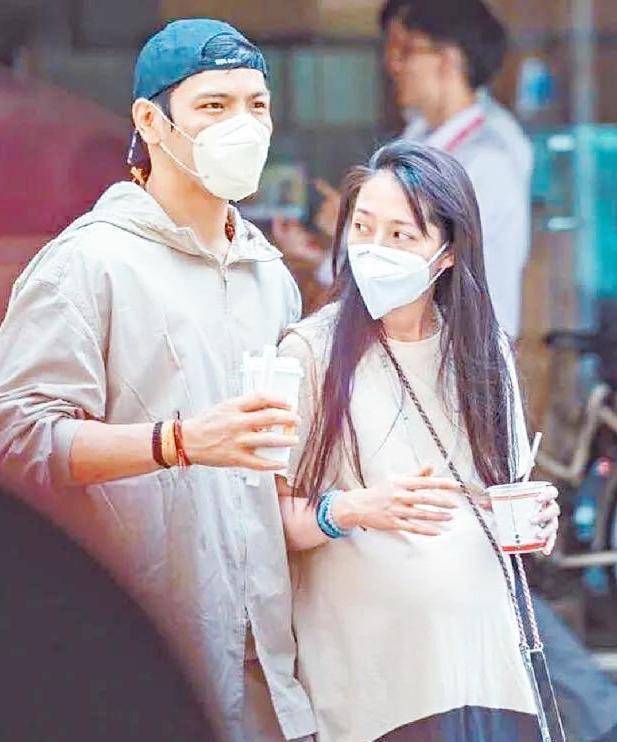 重磅消息,郭碧婷被爆已经产女,郭爸晾晒好心情!_向佐_因为_时候