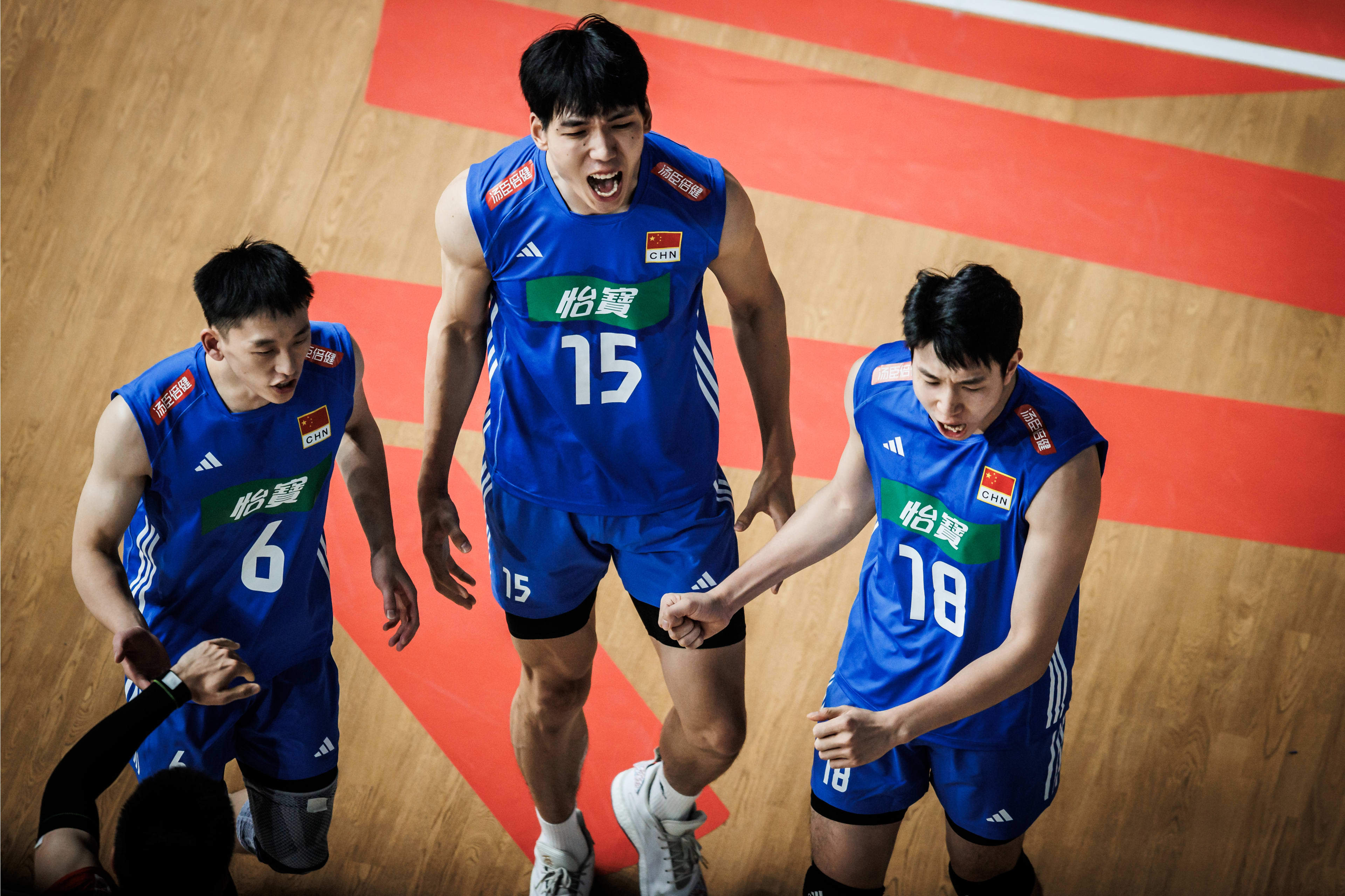 17意大利男排:罗马诺12分,拉维亚11分,安扎尼11分,米切莱托6分王滨1分