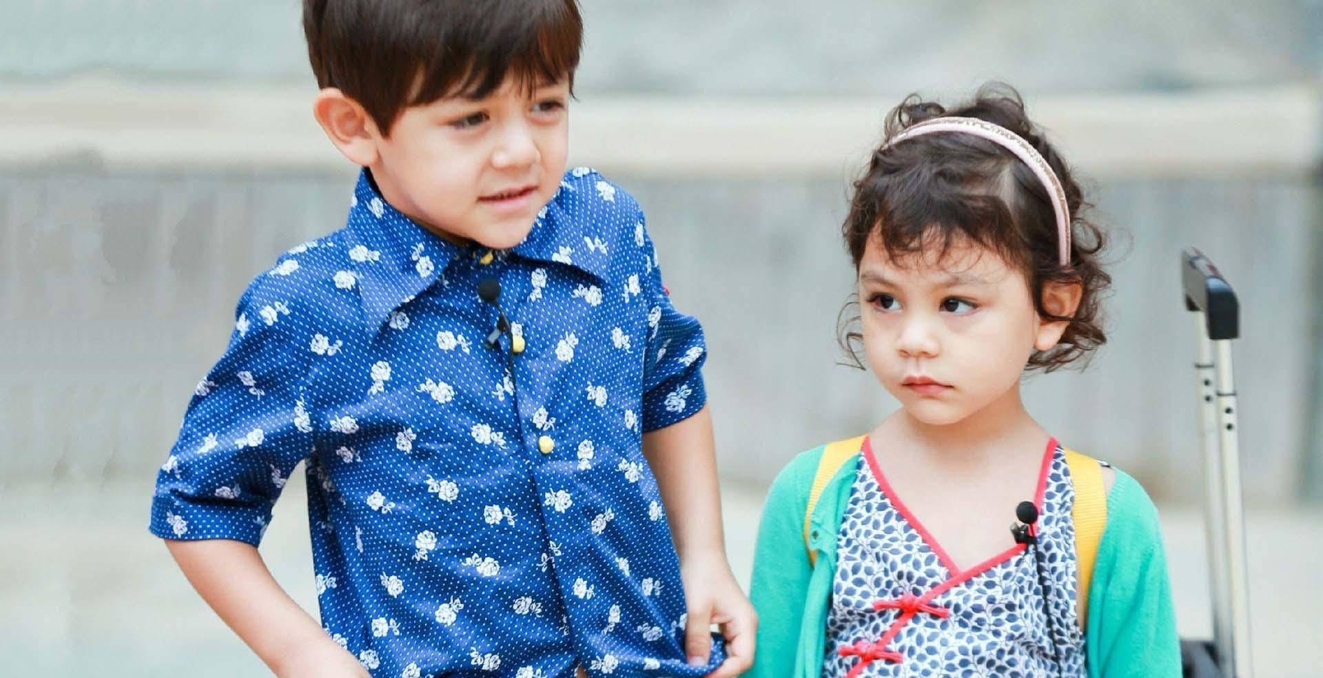 刘烨罕晒一双儿女近照,诺一大眼精致混血感强,霓娜却被嘲长残_孩子_小