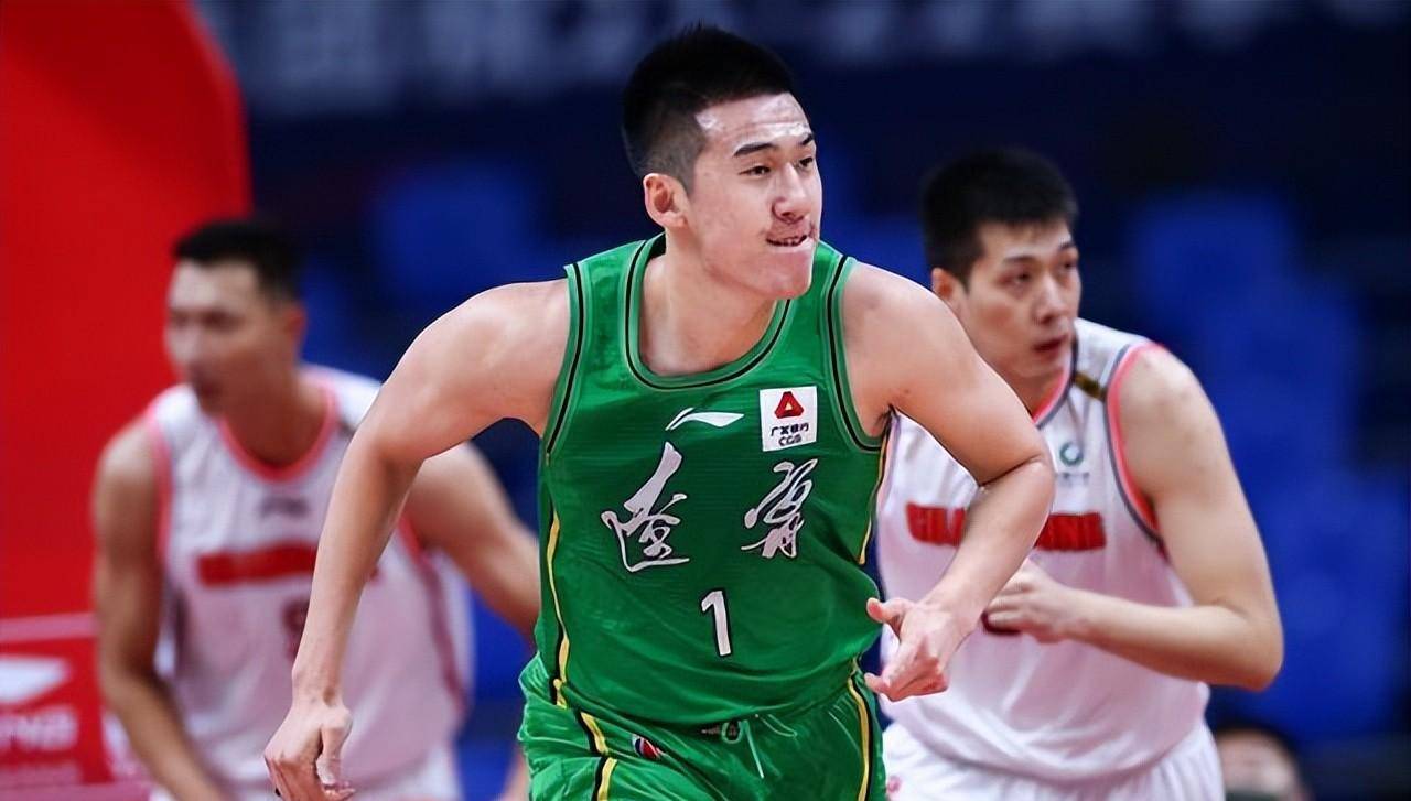 25岁锋线"短板"明显,他比周鹏还是差远了_付豪_球员_防守