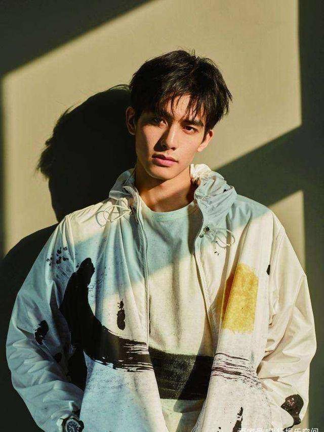 宋威龙:姐弟恋专业户,新一代小奶狗_学历_容止_东西