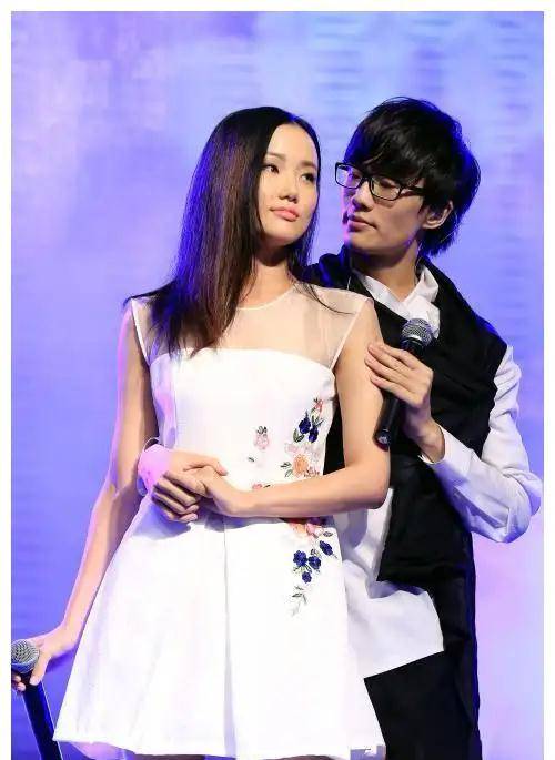 后来,许嵩还和好声音学员刘美麟传过绯闻.