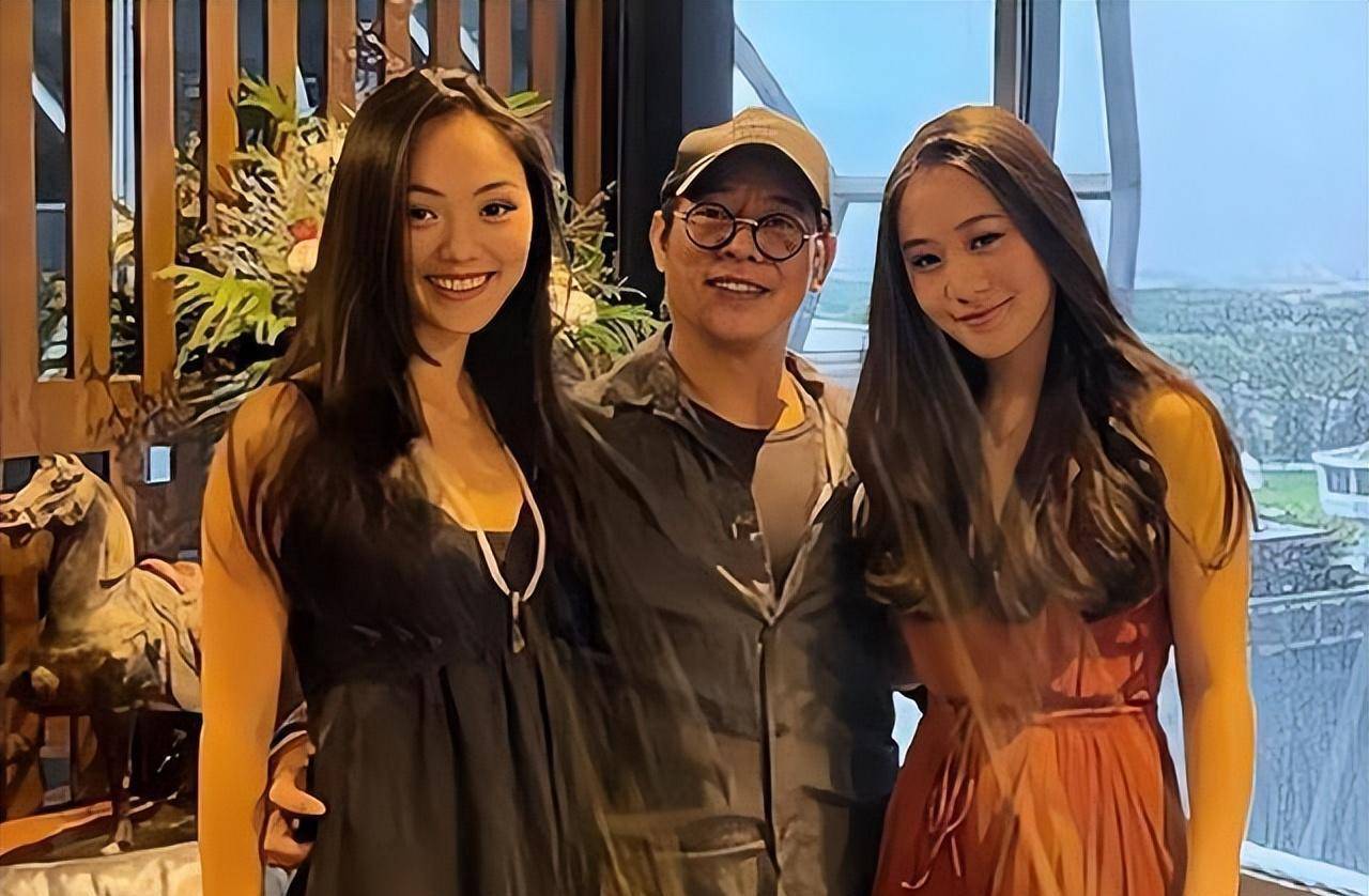 而李思和李苔蜜,则依旧是李连杰人生之外的"陌生人".