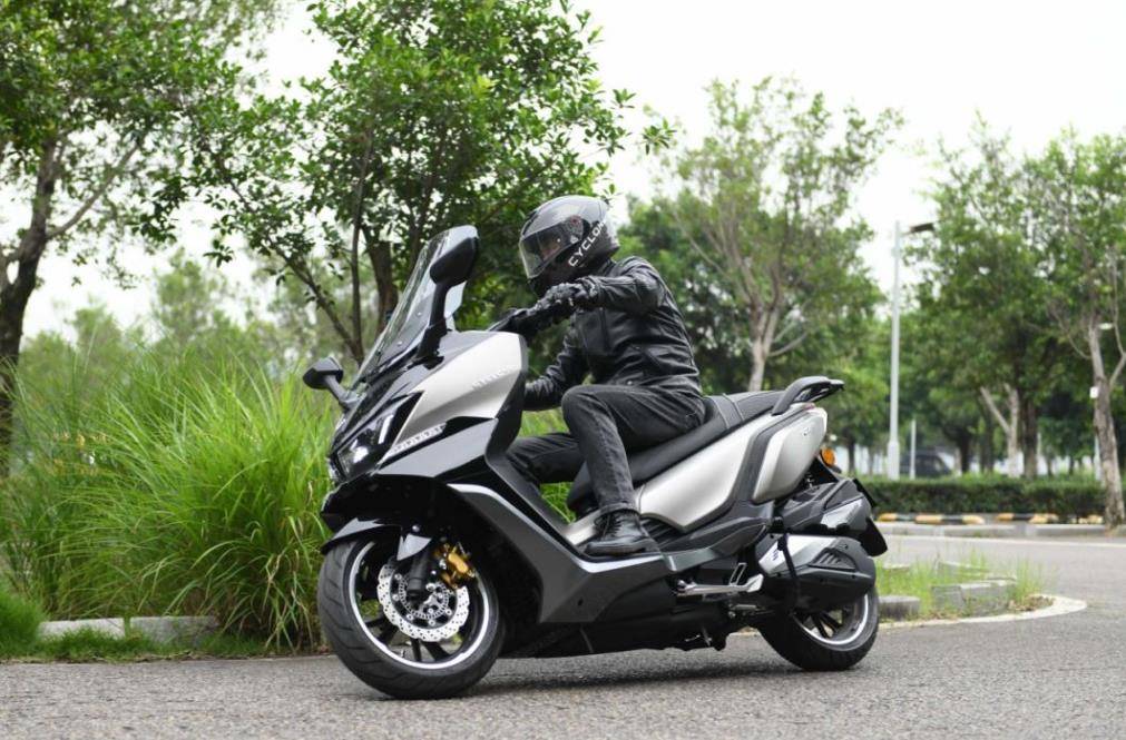 21980元起,中型踏板赛科龙rt3焕新升级:虎啸前脸,17升超大油箱_搜狐