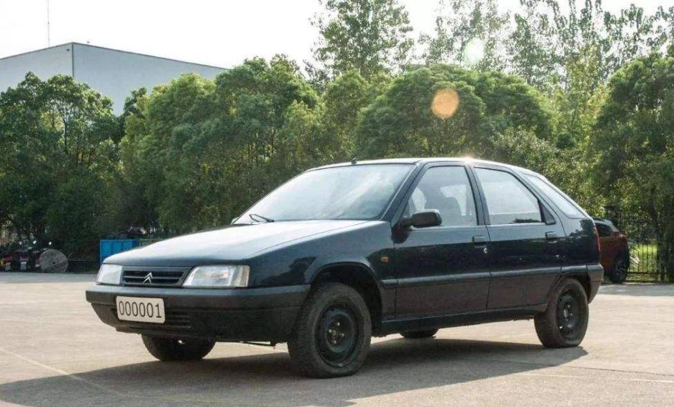 东风"富康"回来了,更换圆形车标!设计照搬爱丽舍不思进取?