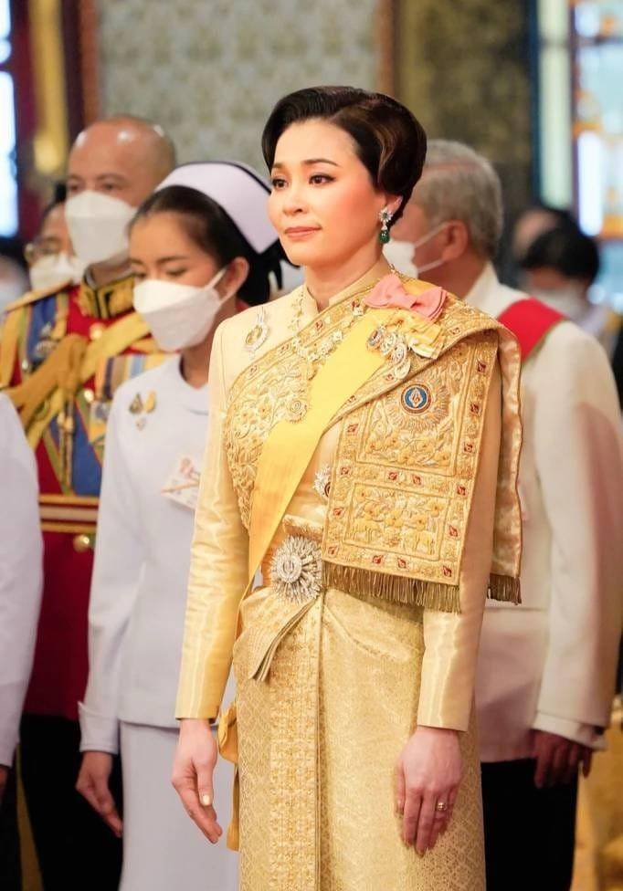泰国国王70岁大寿登王座发言 皇室成员聚集庆生_拉隆_公主_王室
