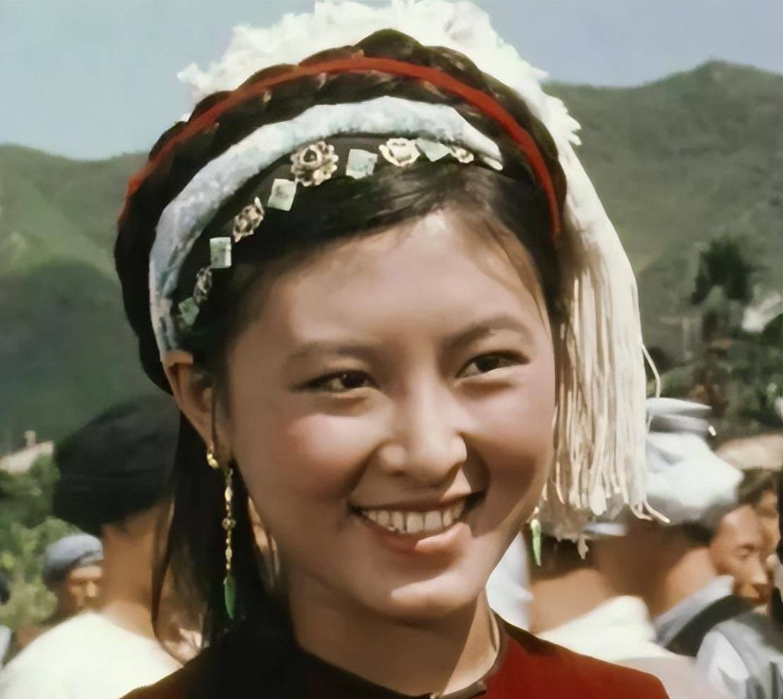 "阿诗玛"杨丽坤:从"第一美人"到"精神失常",是谁害了她?