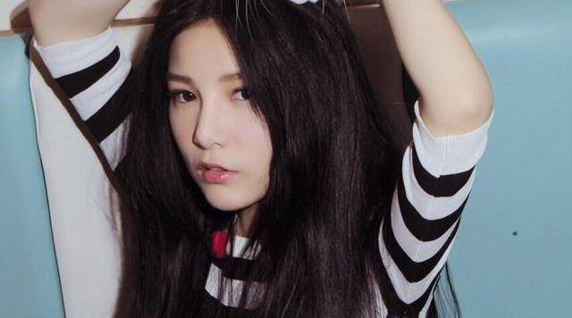 而陈柯右的音乐之路其实一直都是非常不顺的,最开始做rap的时候没有人