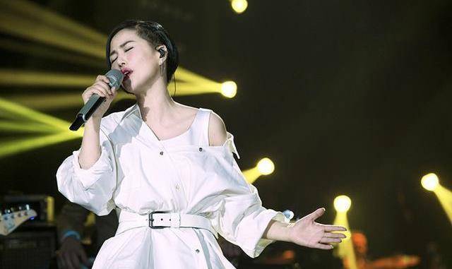 而历届《超级女声》里最火红的莫过于2005届和2006届,例如李宇春