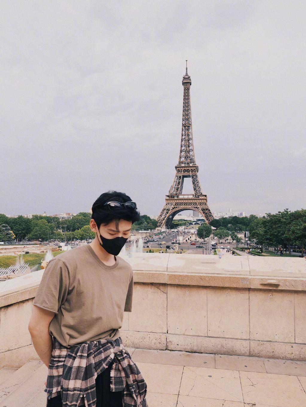 白敬亭晒了四张帅照,网友调侃:这是在为了挽回跳舞的形象吗?