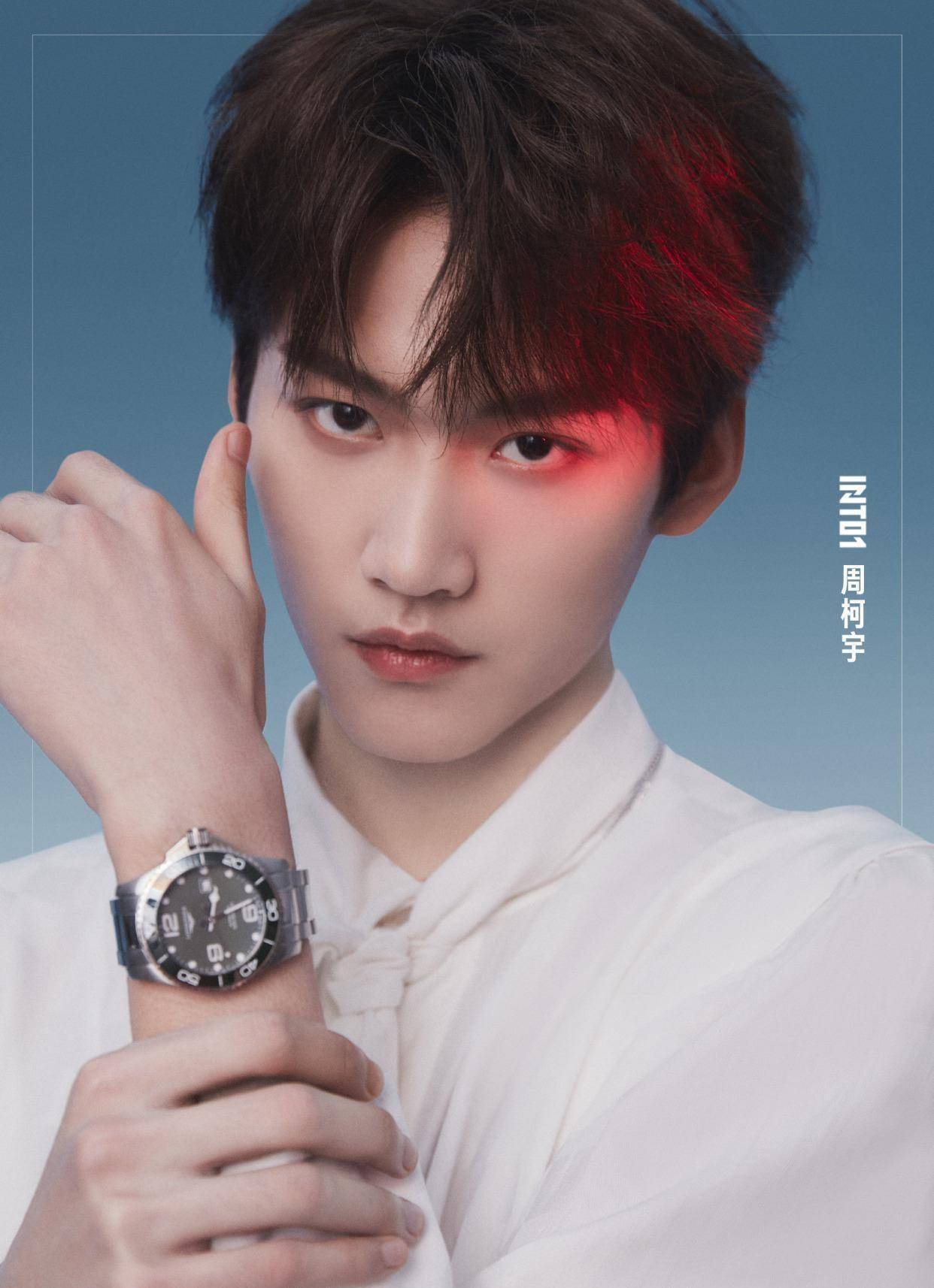 into1最新官博帅照太养眼粉丝好幸福._少年_西装_官博太