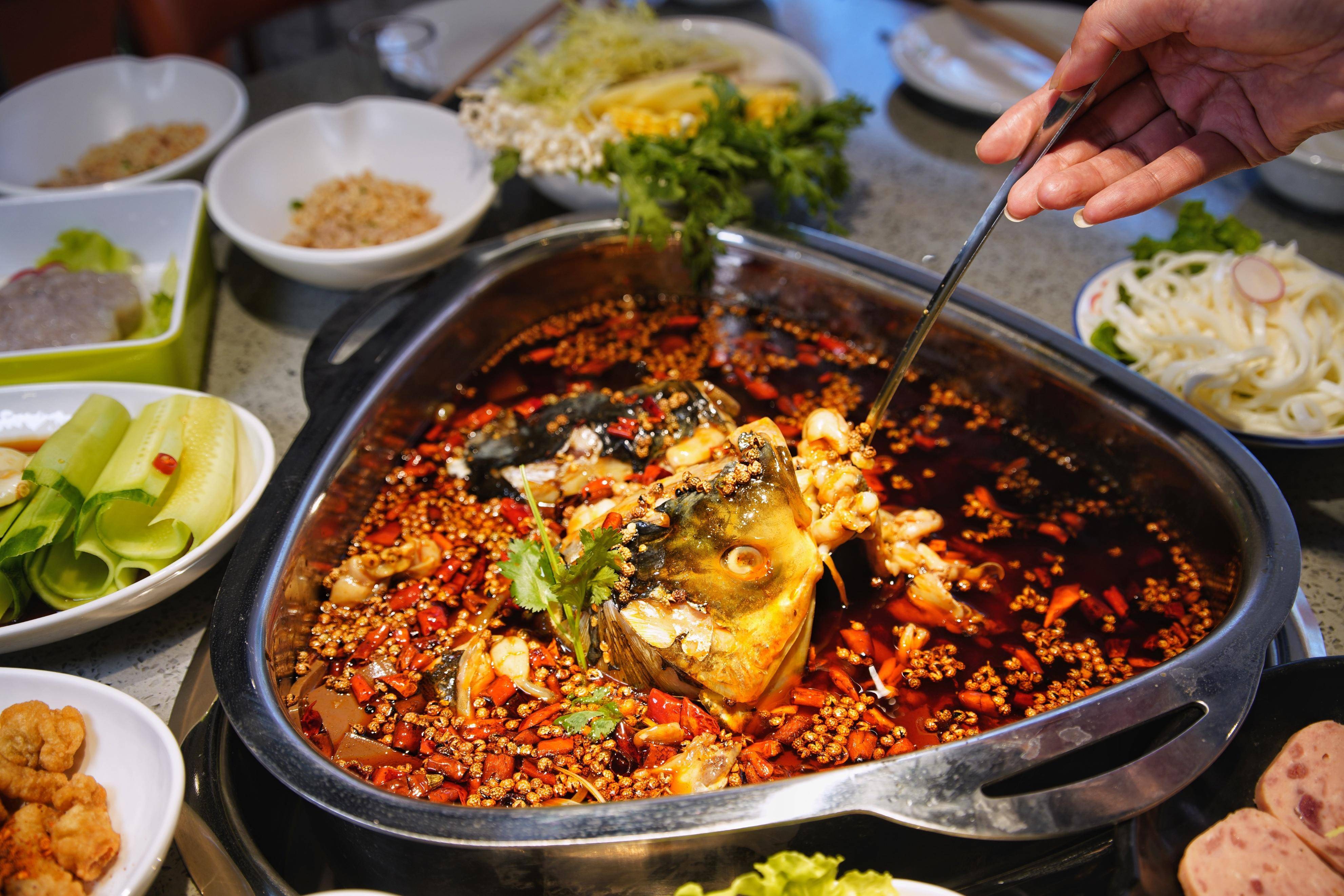 街区_冰爽_鱼头火锅