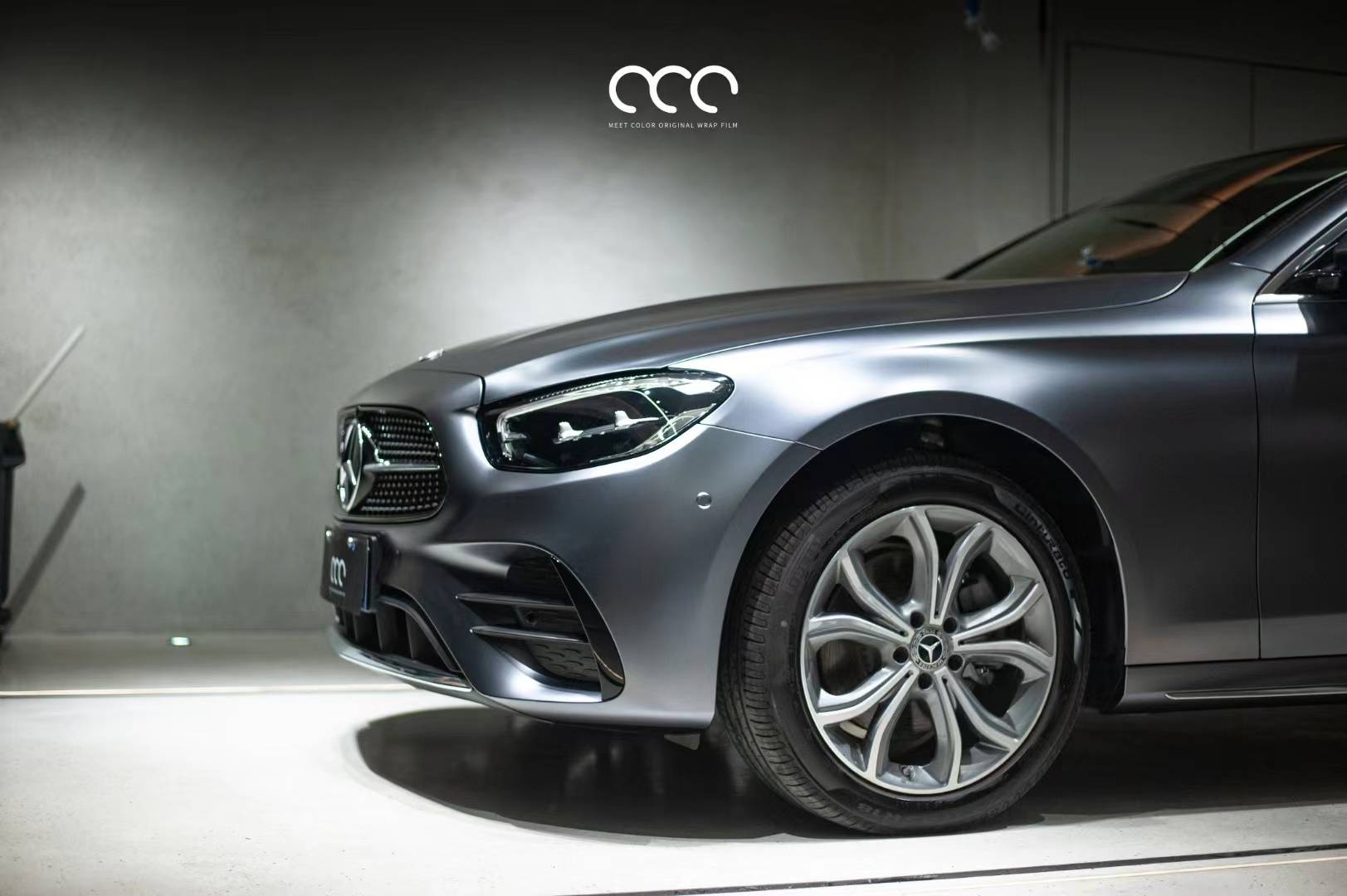 奔驰e级漫彩改色膜电光金属深空灰,高级感和时尚前卫感瞬间满分_搜狐