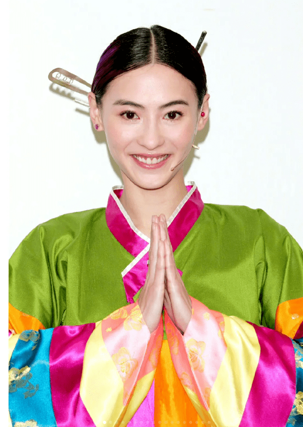 李嘉欣的百万阔太装,好像某宝地摊货…_张柏芝_美貌_衣服