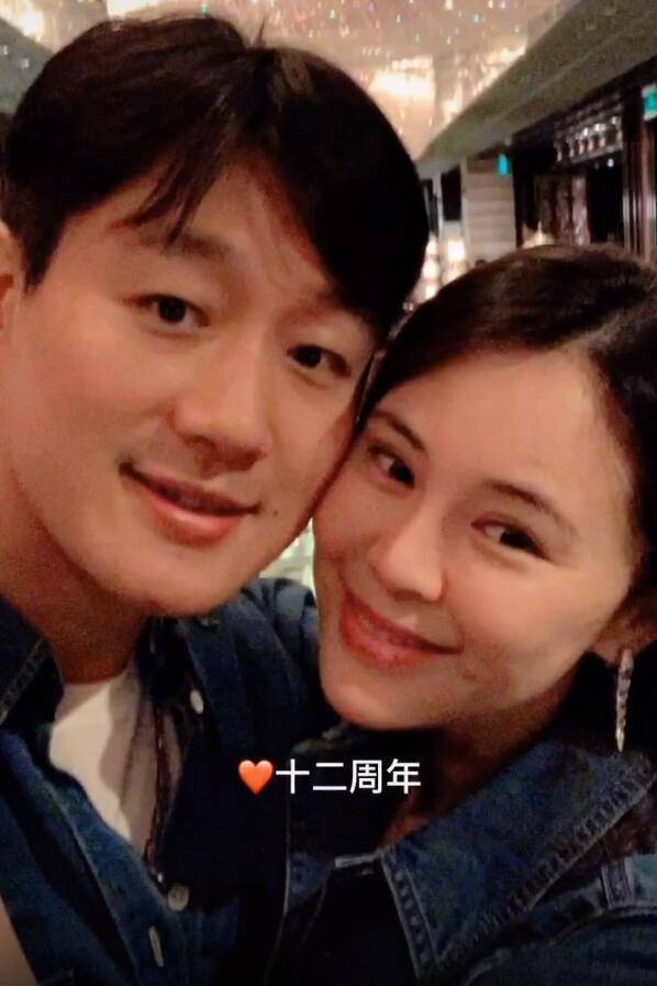 佟大为夫妇结婚13周年,撇下仨孩子享受二人世界,甜蜜互动秀恩爱_关悦