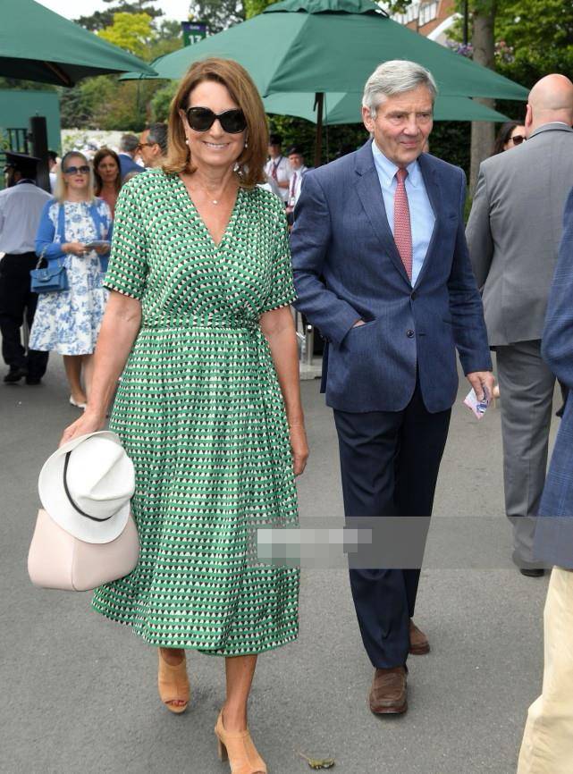 63岁凯特妈妈穿清新绿裙子,女儿居然夺冠了_比赛_公主_时尚